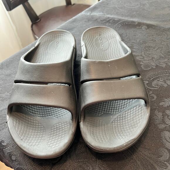 Oofos black sandals unisex men 7 women 9 - Picture 2 of 8